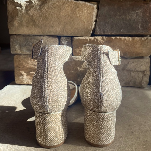 Super cute gold sparkly Dream Paris shoes💫 - Picture 4 of 6